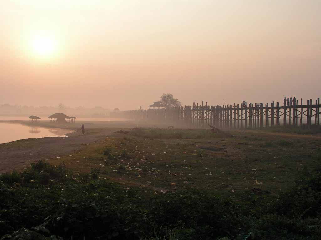Amarapura / Mandalay, Sonnenaufgang an der U-Bein Brücke