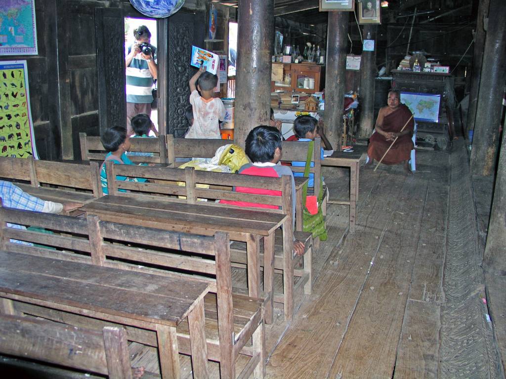 Inwa, Ava, Schule im Bagaya Kloster