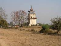 Inwa, Thabyedan, Schiefer Turm