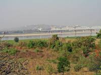 Inwa, Thabyedan, Blick auf die Irrawaddy Brücke