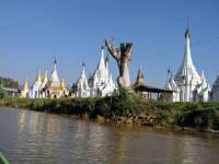 Taunggyi, Inle See, Pagoden am Wasser