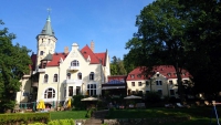 Streckenthin / Schwessin (Strzekęcino / Świeszyno), Hotel Bernsteinpalast, Gebäude