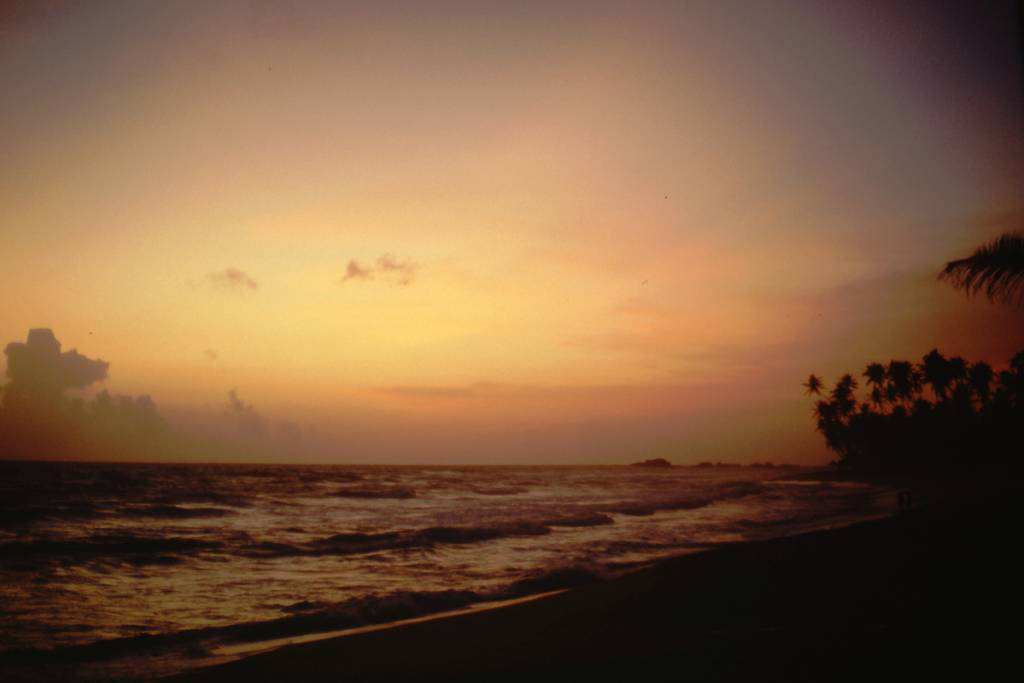 Hikkaduwa, Sunils Beach Hotel, Sonnenuntergang am Strand