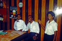 Hikkaduwa, Sunils Beach Hotel, das Barpersonal