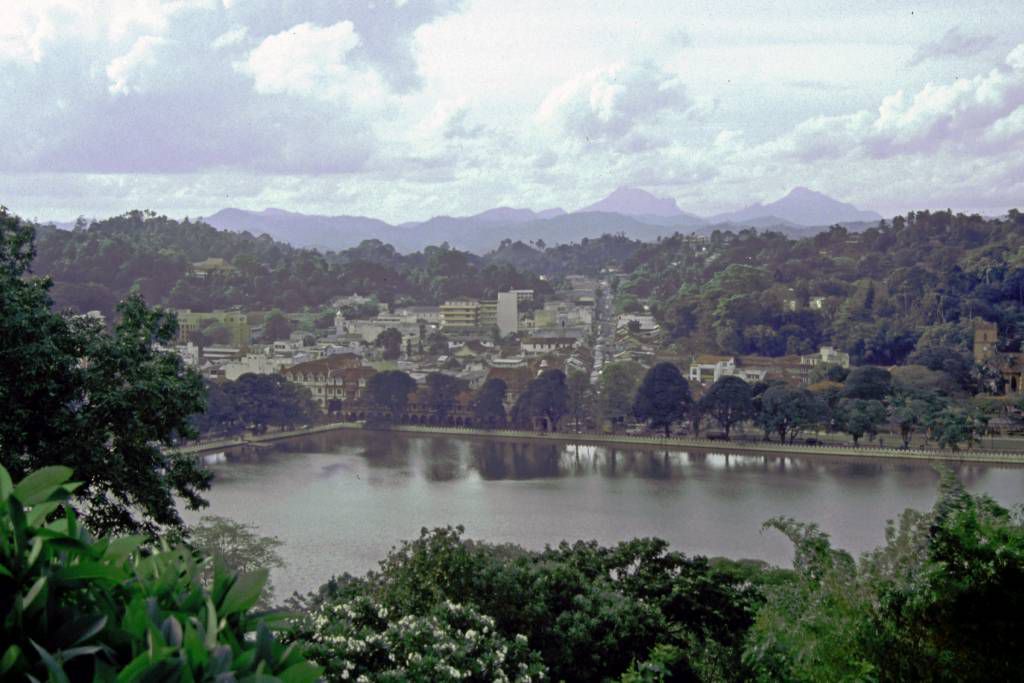 Kandy, Blick vom Hotel Thilanka auf den Kandy See