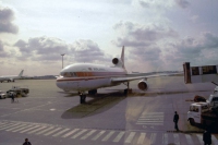 Schönefeld, unsere Airlanka Tristar für den Hinflug parkt vor dem Terminal