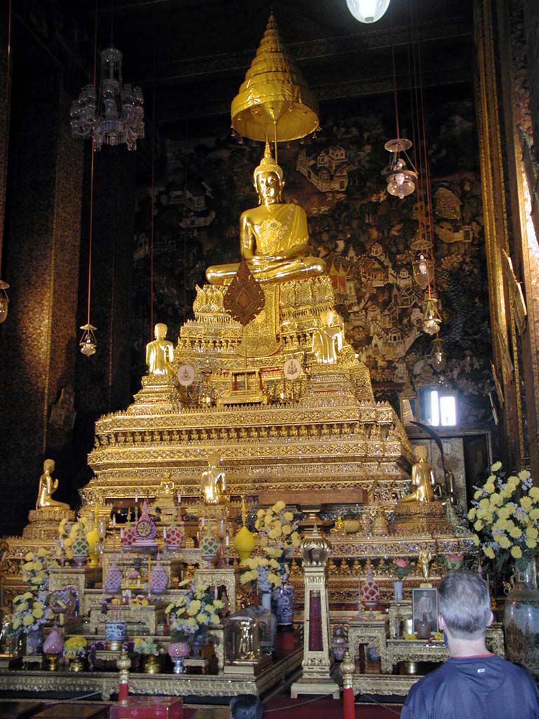 Buddhastatue innerhalb des Wat Pho