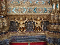 Deckenverzierung im Wat Phra Kaeo