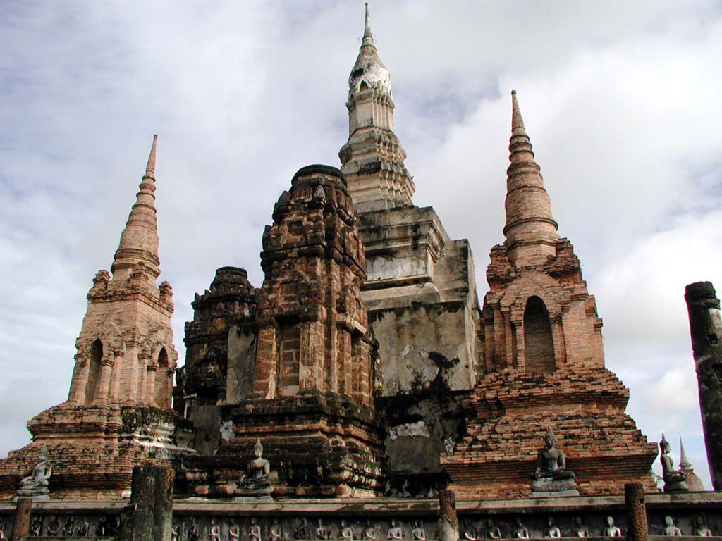 Prangs im Wat Sri Sawai in Sukhothai
