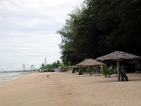 Strand vor dem Pinnacle Resort Golden Beach in Jomtien in nördliche Richtung