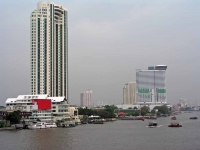 Hochhäuser am Chao Phraya Fluss