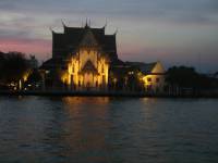 Bangkok, abendliche Bootsfahrt auf dem Chao Phraya