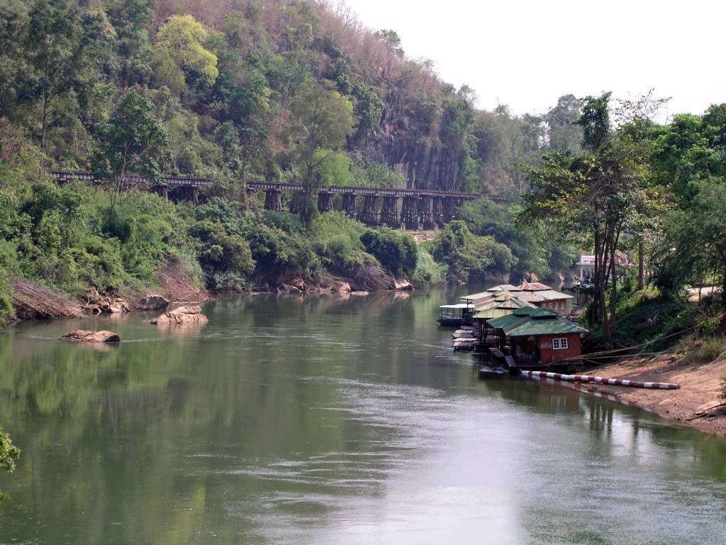 Sai Yok, die original Bahnstrecke am "River Kwai" (Khwae Noi) in Richtung Burma