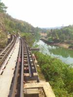 Sai Yok, die original Bahnstrecke am "River Kwai" (Khwae Noi) in Richtung Burma