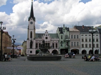 Trautenau, Marktplatz mit Rathaus und Rübezahlbrunnen
