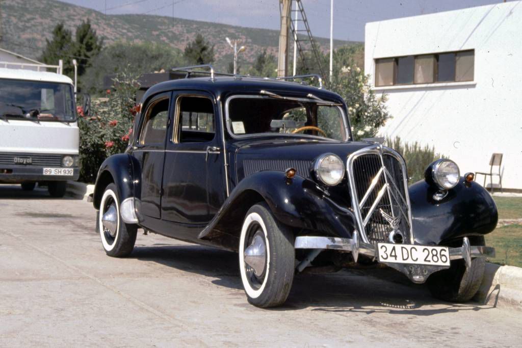 Citroën Traction Avant von 1949 im Hotel Club Diana