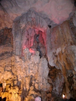 In der Grotte der Wunder, der Hang Dau Go, in der Halong Bucht