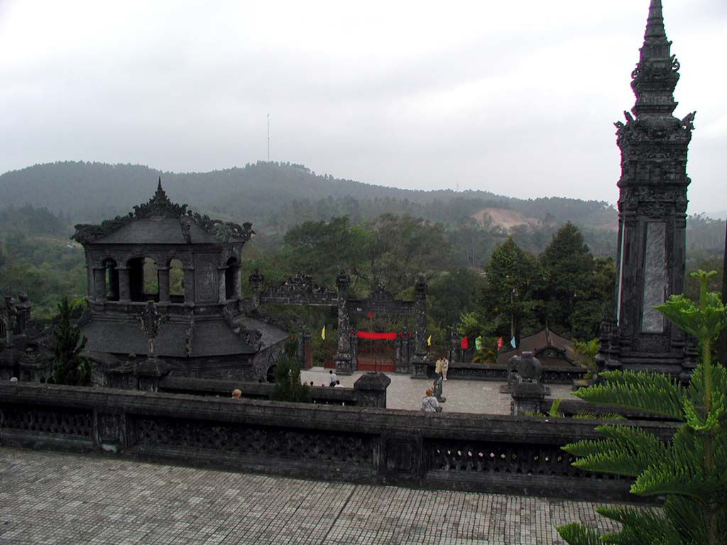 Blick vom Grab des Kaisers Khai Ninh nahe Hue