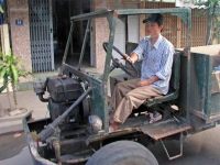 Nationalstraße 1 südlich Hoi An, selbstbau LKW