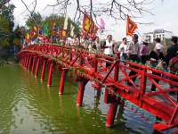 Hanoi, Brücke der aufgehenden Sonne (Huc)