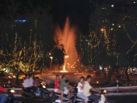 Saigon, Platz vor dem Rex Hotel bei Nacht