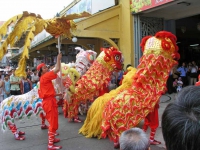 Saigon, chinesische Tanzgruppe vor dem Bin Tay Markt