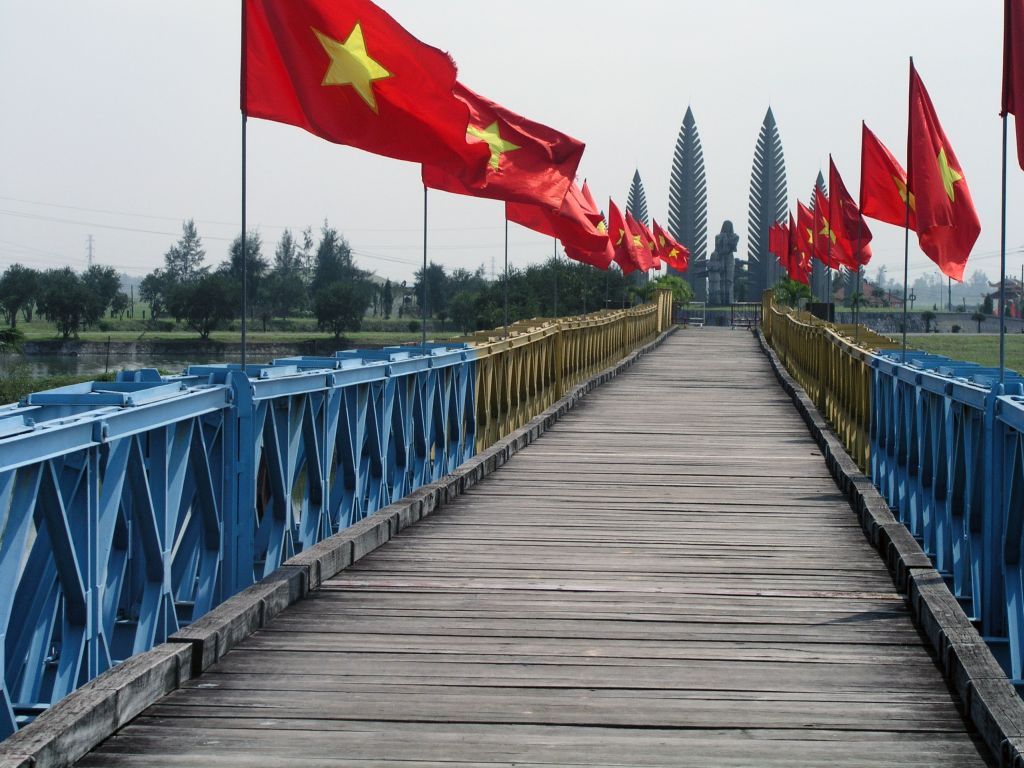 Hiền Lương, Ben Hai Grenzfluss, alte Grenzbrücke, Blau = Nordvietnam