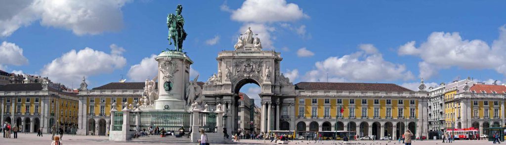 Der Praca do Comercio mit dem Arco Monumental