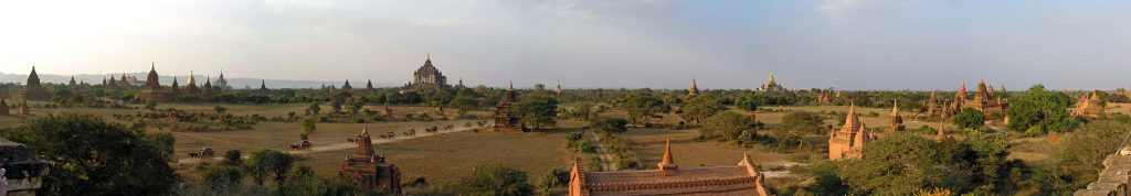 Panoramablick über einige Pagoden von Bagan