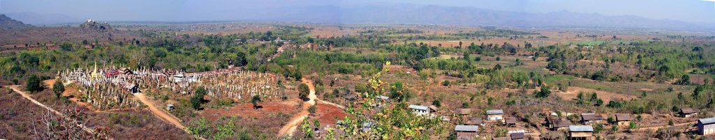 In Dein, Panoramablick über die alten Pagoden in Richtung Inle See