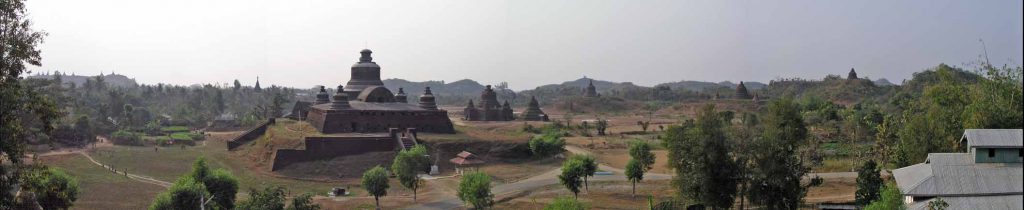 Panoramablick über Mrauk U von der Shit-Thaung-Pagode in Richtung der Htuk-Kant-Thein bzw. Dukkan-Thein-Pagode