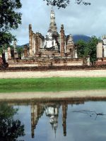 Buddhastatuen im Wat Mahathat in Sukhothai