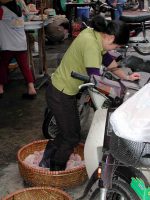 Fleischbearbeitung in Hanoi einmal anders