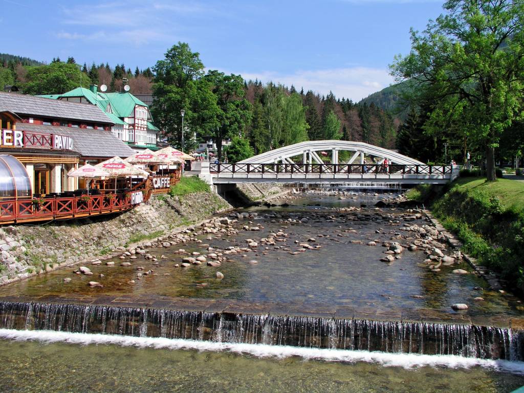 Spindlermühle, Zentrum, Füßgängerbrücke über die Elbe